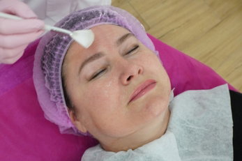 A woman getting her hair cut by a hair stylist